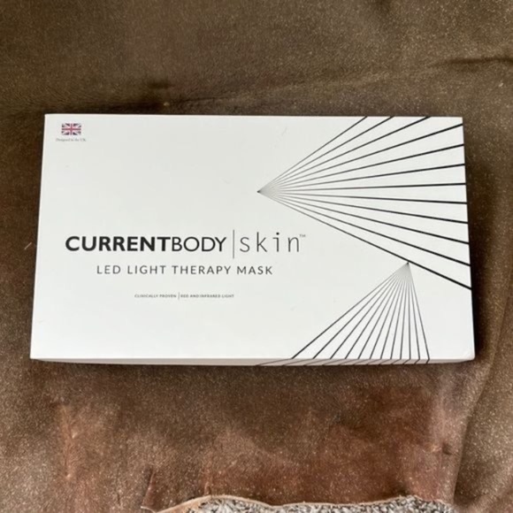 CurrentBody Skin LED Light Therapy Face Mask The world’s most powerful anti-agin - Picture 5 of 16
